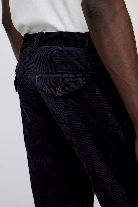 HM Cordhose in Regular Fit Letzter Tag