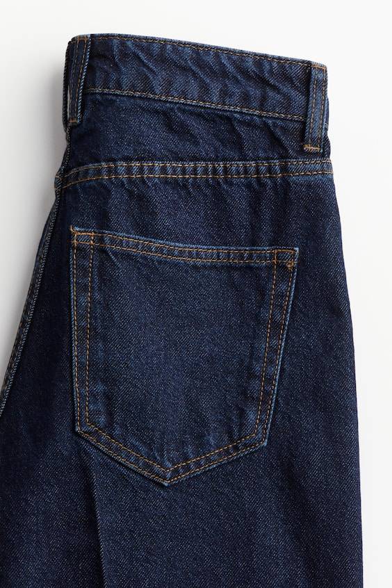 HM Schmal zulaufende Jeans Bügelfalten Fabrikladen