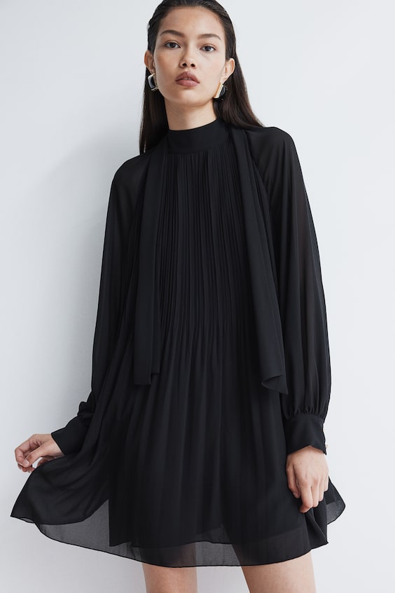 HM Plissiertes Kleid mit Bindekragen Versandkostenfrei