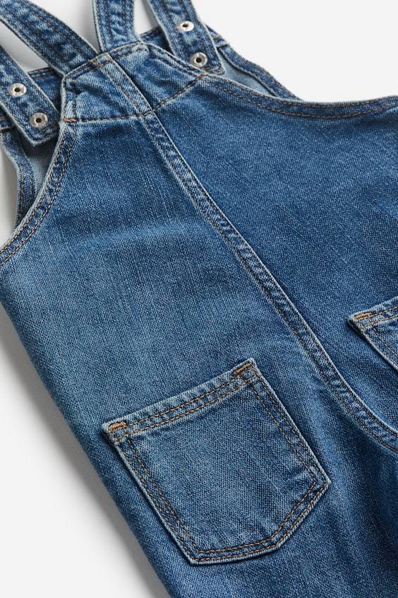 HM Latzhose aus Denim Exklusivangebot
