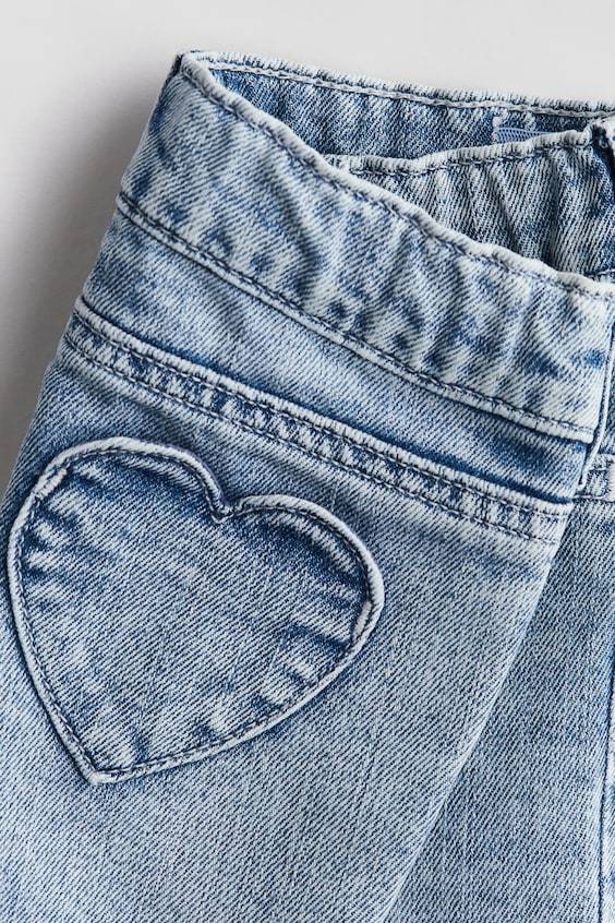 HM Jeans mit herzförmigen Taschen Jubiläumsangebot