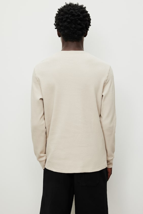 HM Shirt aus Waffeljersey in Slim Fit Black Friday