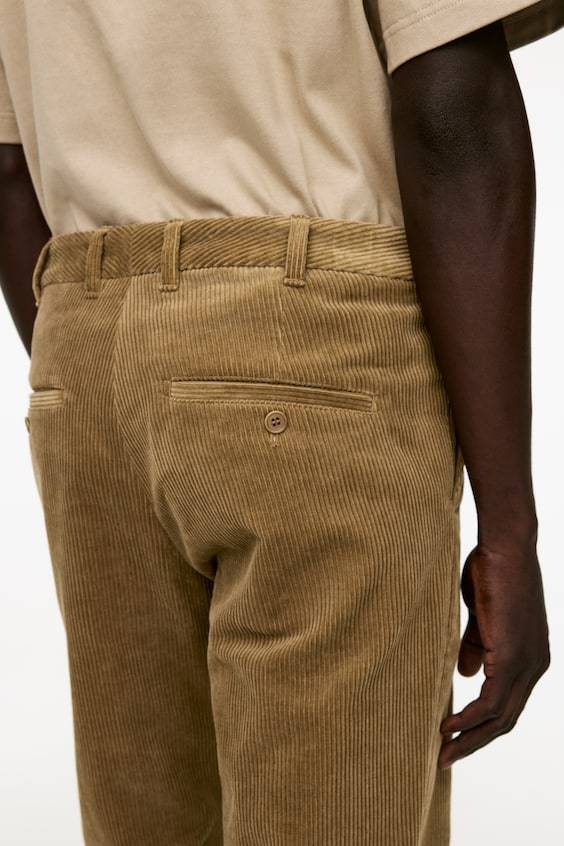 HM Gerade geschnittene Chinohose aus Cord Black Friday Preise