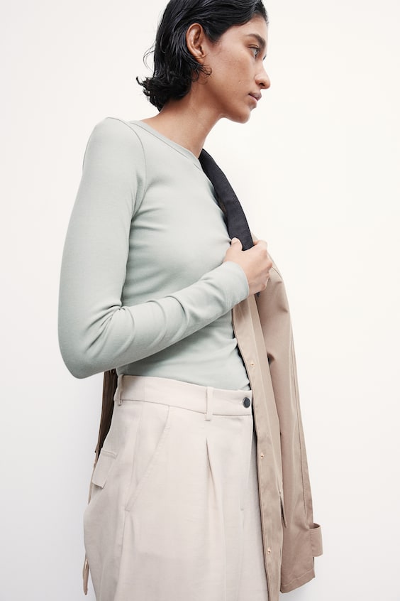 HM Geripptes Shirt aus Modalmix Zeitbegrenzte Promotion