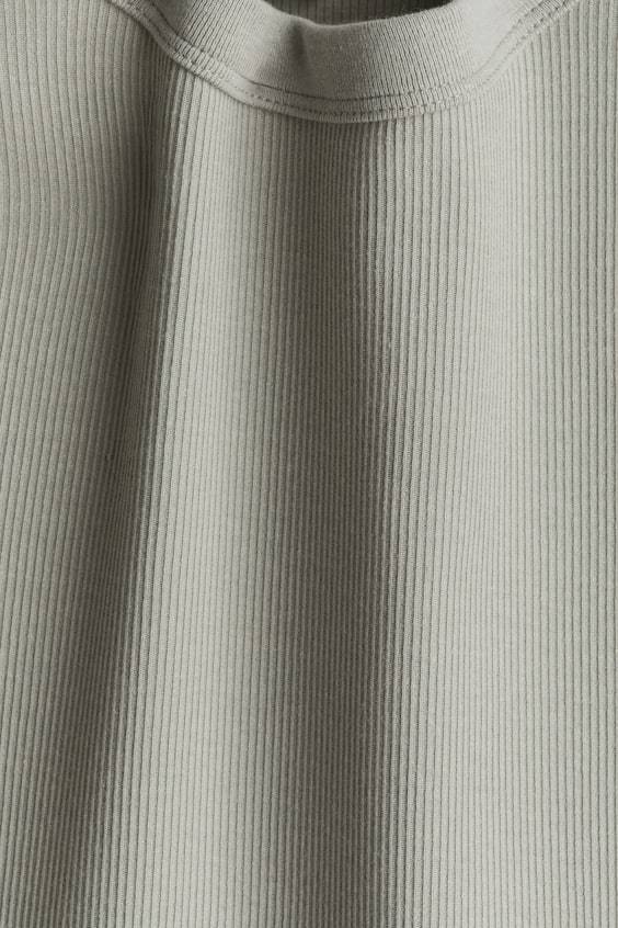 HM Geripptes Shirt aus Modalmix Zeitbegrenzte Promotion