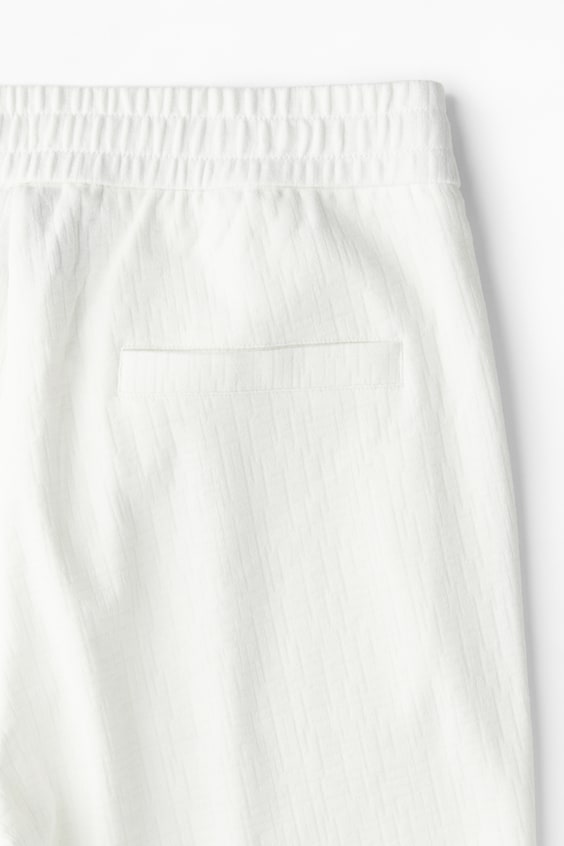 HM Strukturierte Hose im Slim Fit zollfrei