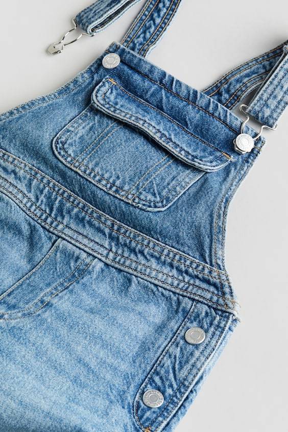 HM Latzhose aus Denim 50% Rabatt für begrenzte Zeit