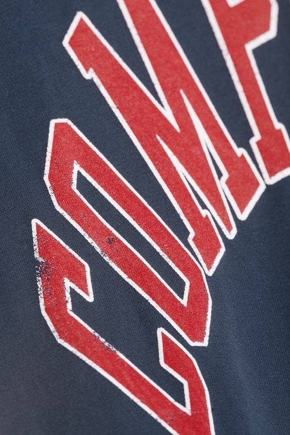 HM Bedrucktes kastiges T-Shirt Kostenlose Rückgabe