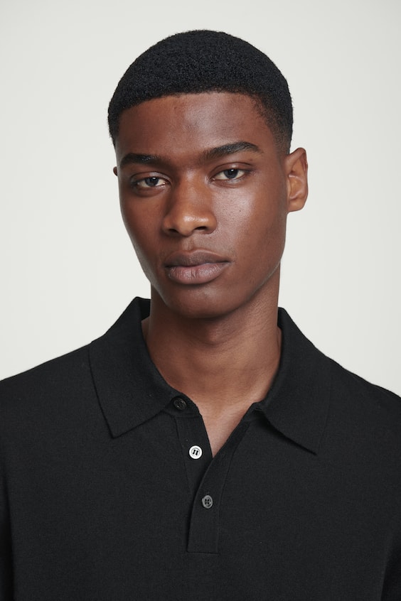HM SCHMAL GESCHNITTENES POLOSHIRT AUS MERINOWOLLE Osterangebot