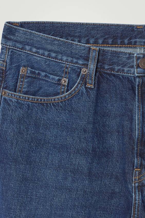 HM JEANS MIT SCHMAL ZULAUFENDEM BEIN Heißer Verkauf