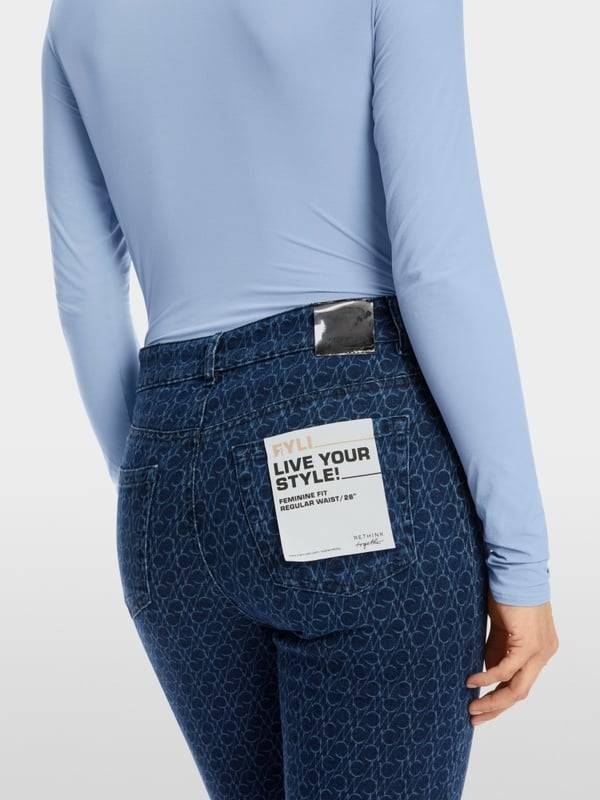 Marc Cain Jeans Modell FÉS "Rethink Together" Saisonale Angebote