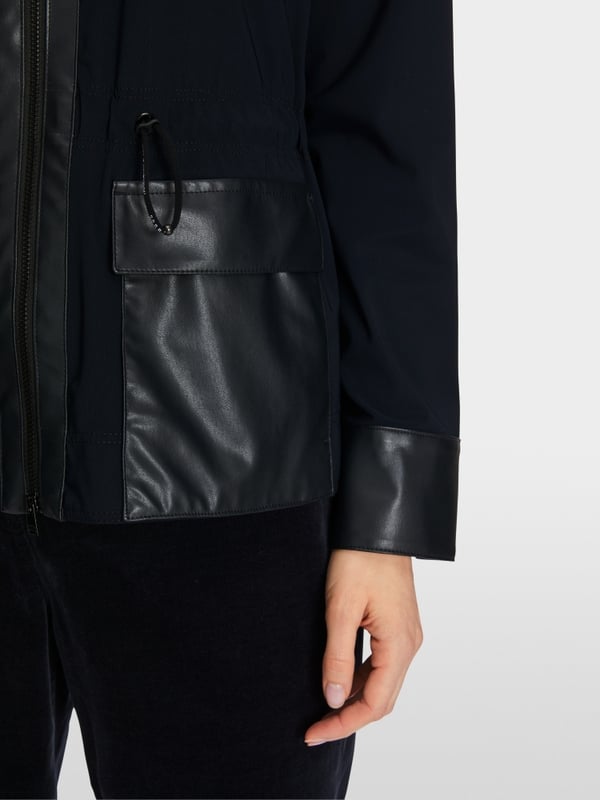 Marc Cain Sportive Jacke in Materialmix 50% Rabatt mit kostenlosem Versand