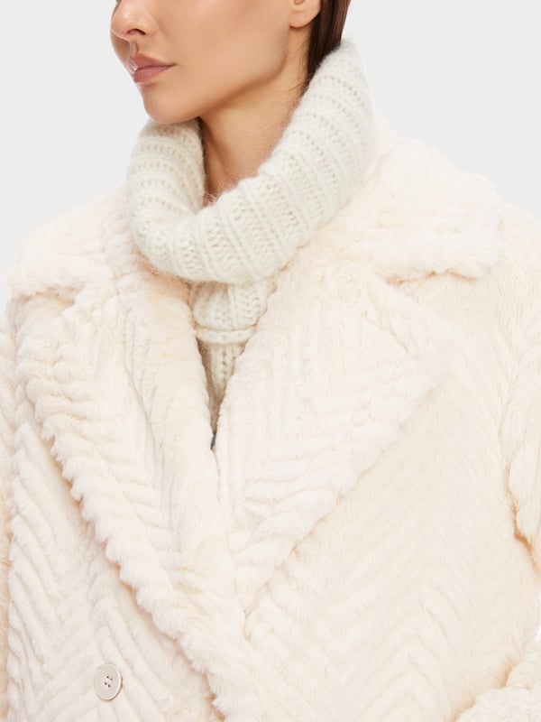 Marc Cain Mantel aus Fun Fur in Fischgrat Bis zu 50% Rabatt