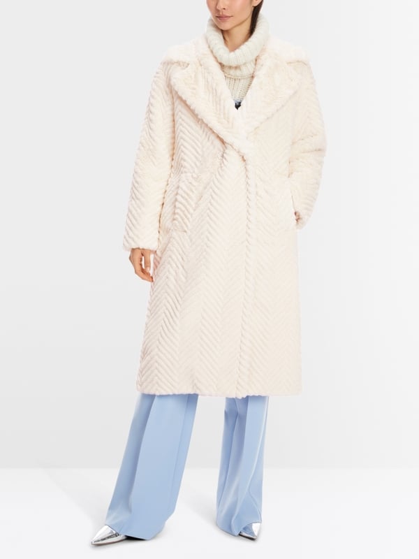 Marc Cain Mantel aus Fun Fur in Fischgrat Bis zu 50% Rabatt