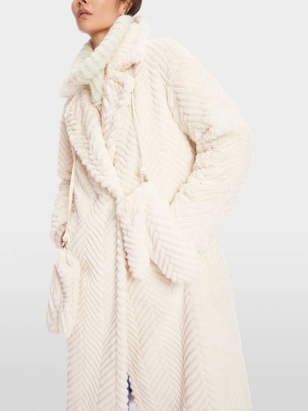 Marc Cain Mantel aus Fun Fur in Fischgrat Bis zu 50% Rabatt