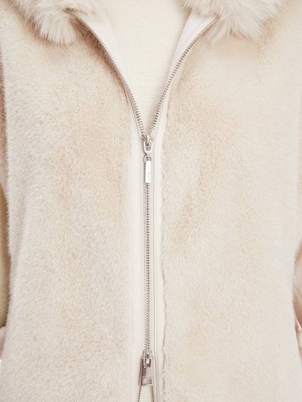 Marc Cain Oversized Kapuzenweste aus Fun Fur Schlussverkauf