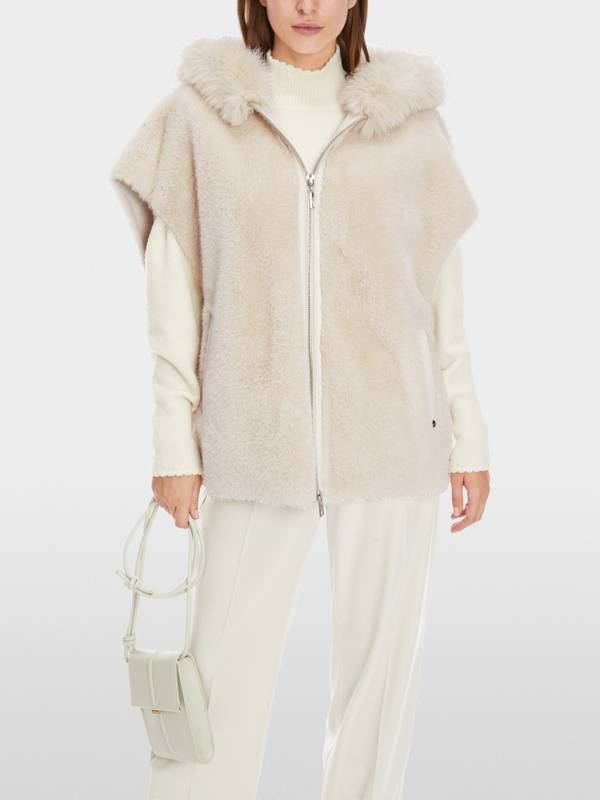 Marc Cain Oversized Kapuzenweste aus Fun Fur Schlussverkauf