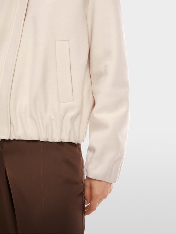 Marc Cain Jacke aus 100 % Wolle Knitted in Germany Super Sparpreis