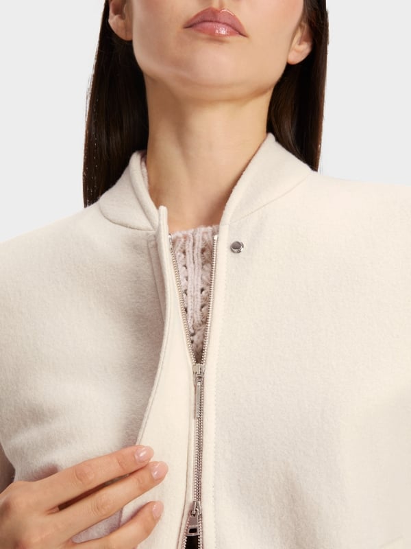 Marc Cain Jacke aus 100 % Wolle Knitted in Germany Super Sparpreis