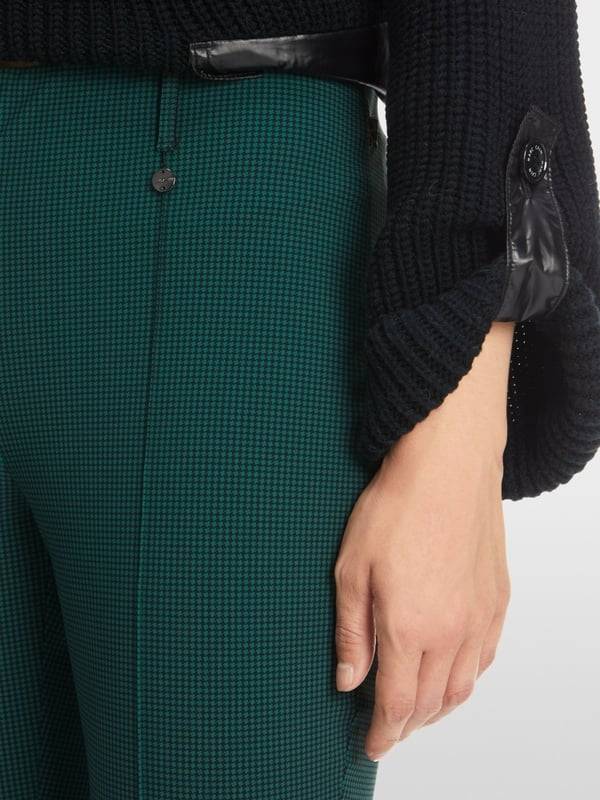 Marc Cain Modell SYDNEY Karohose in Technostretch Bestseller