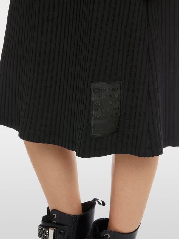 Marc Cain Kleid im Rippenstrick-Muster Nur noch ein Tag übrig