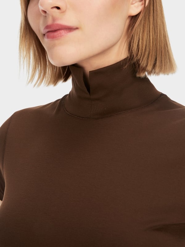 Marc Cain T-Shirt mit geschlitztem Mock-Neck Black Friday Preise