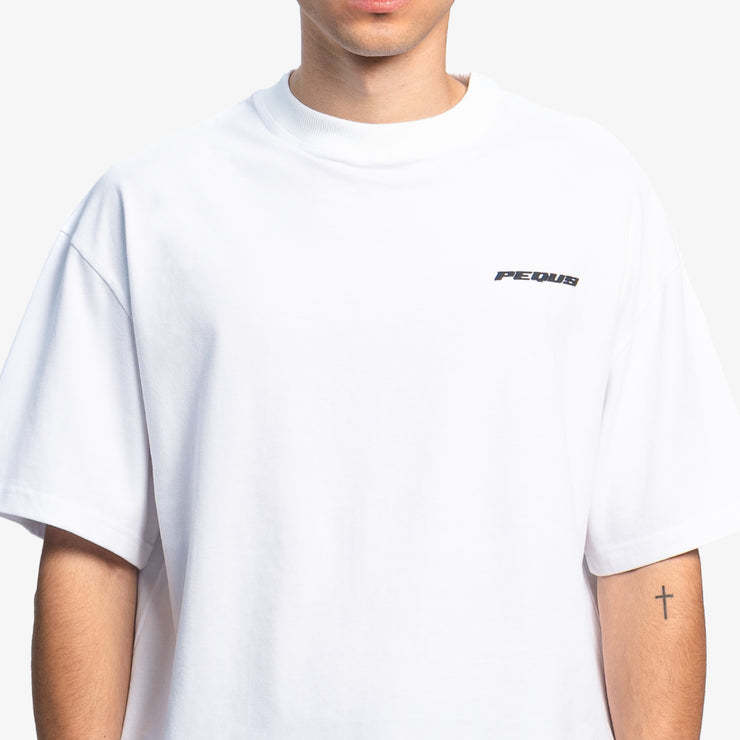 Pequs Plágia Chest Logo T-Shirt JETZT KAUFEN