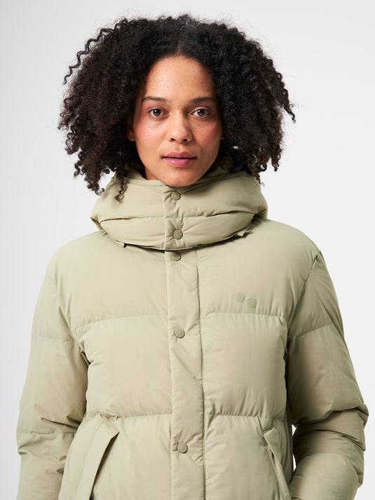 Pinqponq Puffy Parka - Reed Olive (Female) Vierteljährliche Förderung