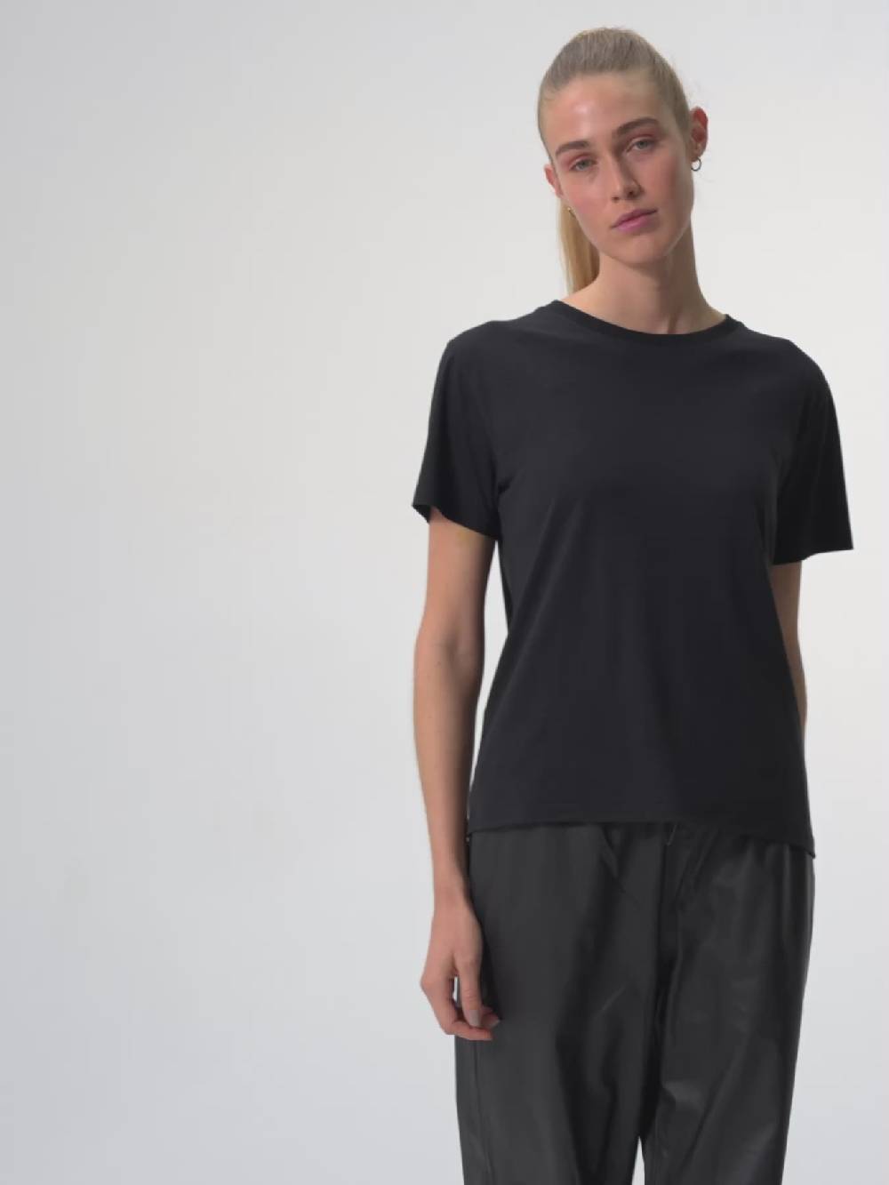 Pinqponq T-Shirt TENCEL™ - Wooden Black (Female) Cyber Monday