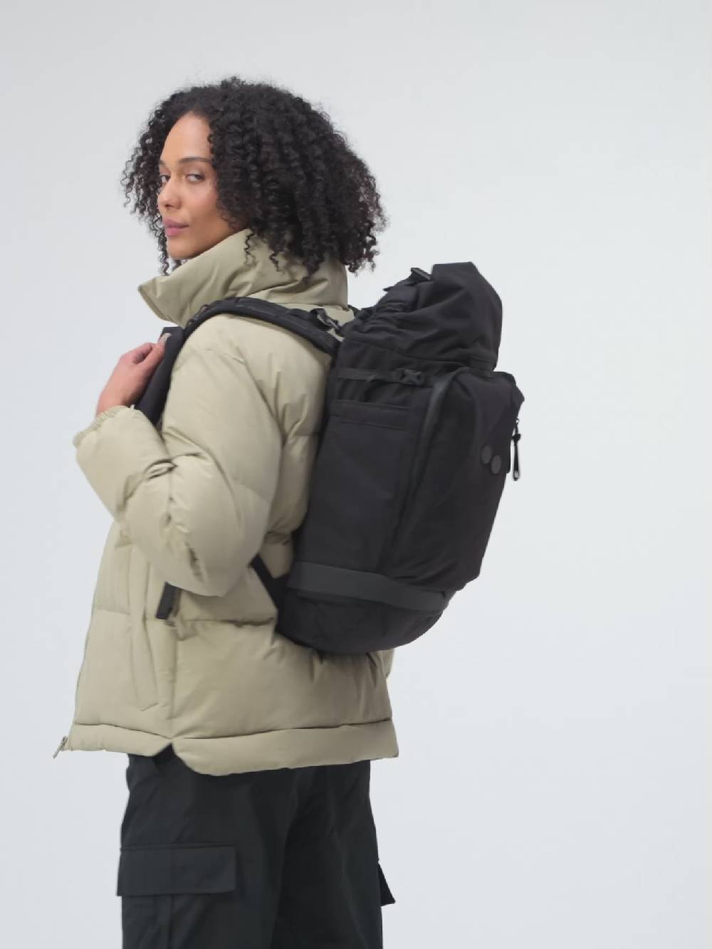 Pinqponq Komut Medium - Solid Black Top Angebot