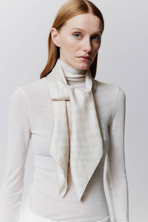 Prinz Berlin Seidentuch Illusion 90 Off-White 50% Rabatt mit kostenlosem Versand