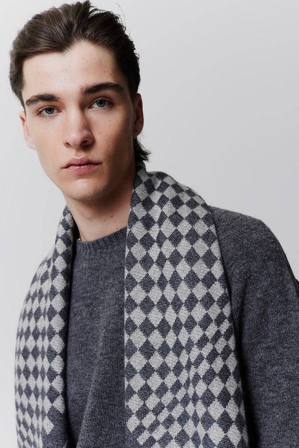 Prinz Berlin Kaschmir Triangle Jacquard Schwarz im Angebot