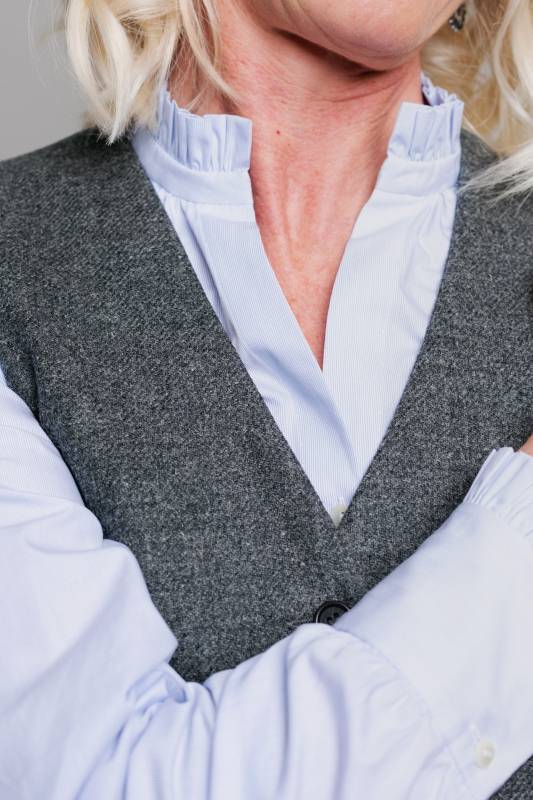 Rockmacherin Susanna Damen-Trachtenbluse mit Rüschen und modernem Ärmelschnitt Vierteljährliche Förderung