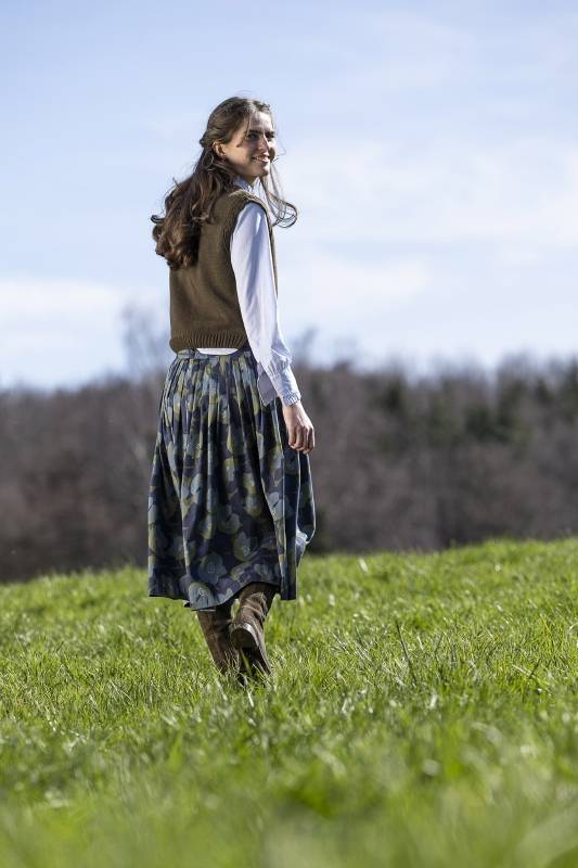 Rockmacherin Ottilie Trachtiger Strickpullunder kurz und gerade geschnitten im Angebot
