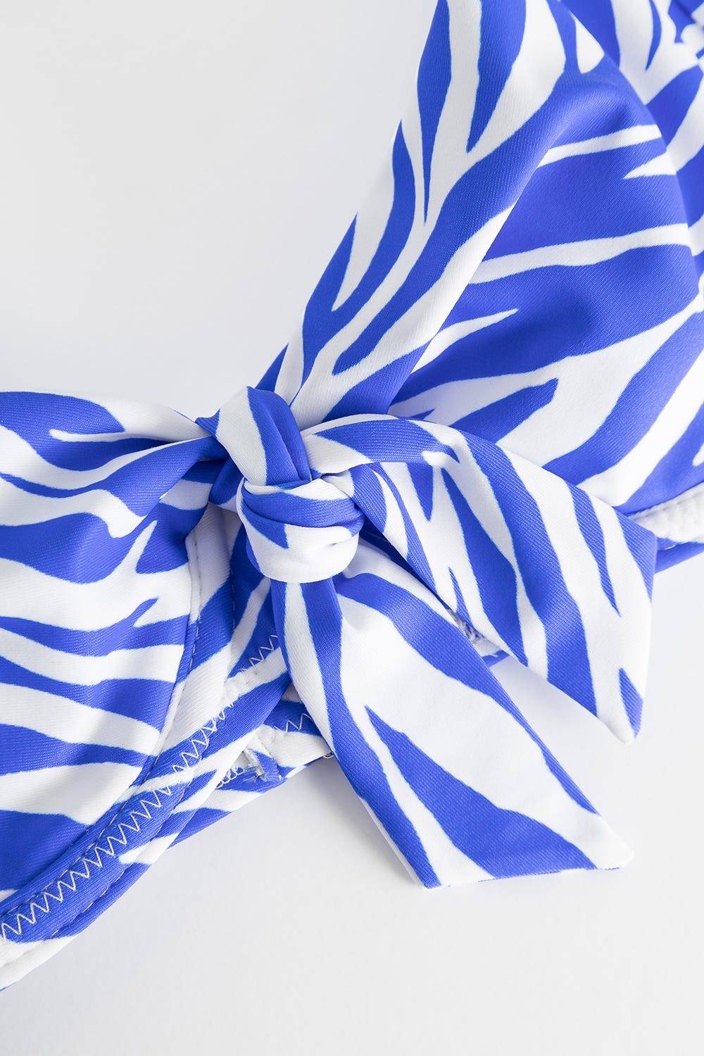 Rösch Bikini-Oberteil im modernen Zebradruck Blau-Weiß Exklusivangebot