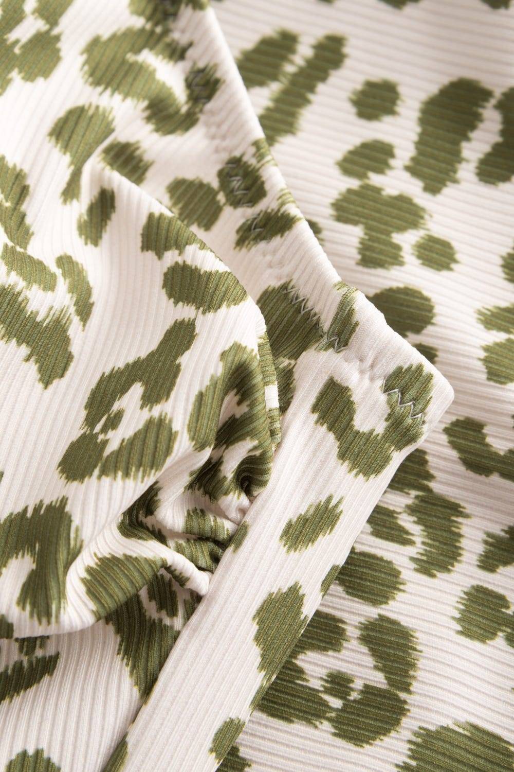 Rösch Badeanzug im Leo-Druck Grün-Weiß Rippstruktur Animalprint Lycra Black Friday Preise